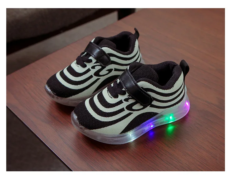 New Glowing Sneakers Air Mesh Breathable Children LED Lights Shoes Luminous Sneakers for Boys and Girls Fluorescent Shoes