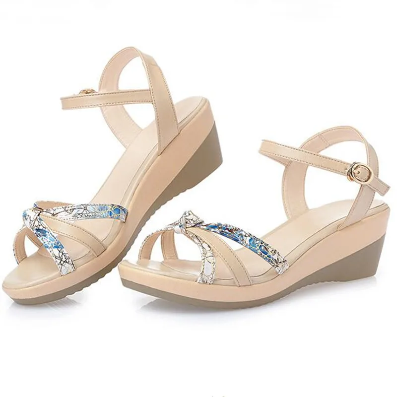 2019 جديد الطباعة بيل ألوان الصيف المرأة الصنادل حقيقية أحذية من الجلد صندل كاجوال أنيقة و مريحة أسافين الصنادل 2019 جديد الطباعة بيل ألوان الصيف المرأة الصنادل حقيقية أحذية من الجلد صندل كاجوال أنيقة و مريحة أسافين الصنادل