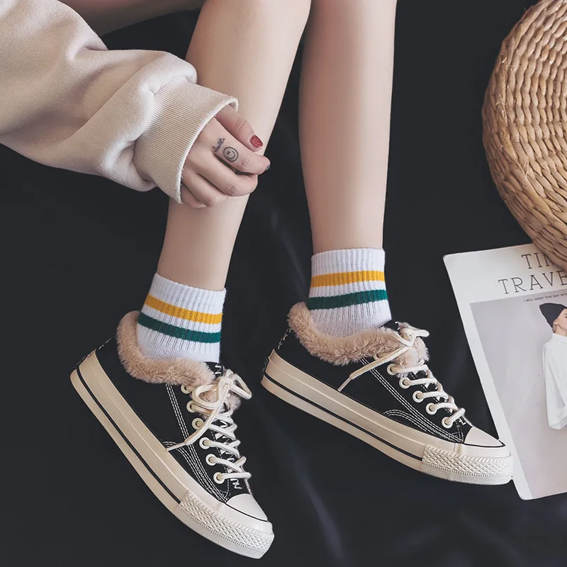 

New Women Shoes Flannel Warm Cotton Flats Casual Woman Shoes Comfortable Fur Lined Winter Shoes Lace Up Canvas Shoes Solid Color