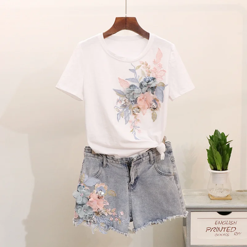 

Fashion summer female 2019 new embroidered sequins three-dimensional flower short-sleeved T-shirt + raw denim shorts Jeans suit