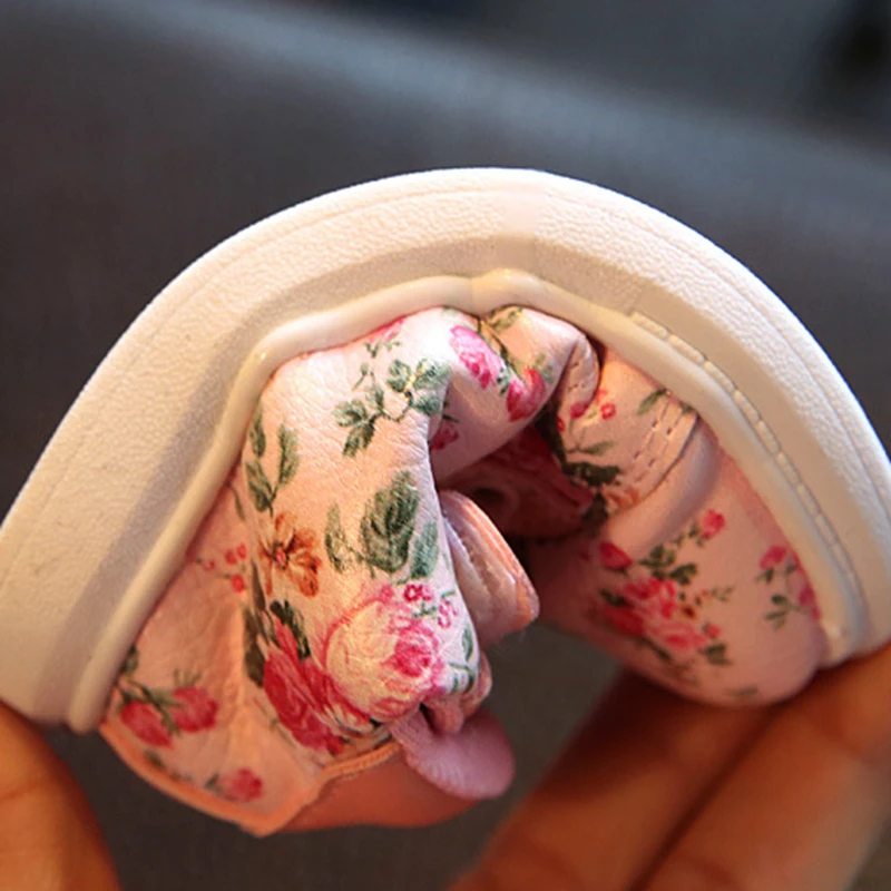 От 0 до 3 лет пинетки для девочек Черная мягкая повседневная обувь с цветочным рисунком детские белые туфли мягкие для новорождённых и маленьких девочек первые шаги