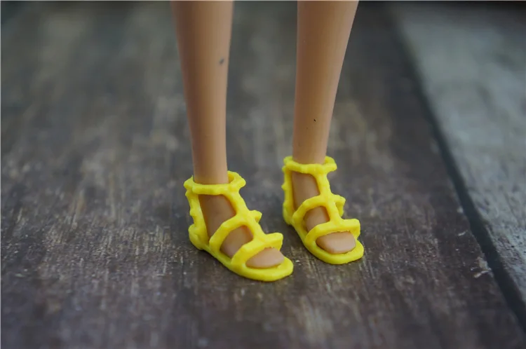 Новые разноцветные аксессуары, модная оригинальная обувь для куклы Барби 1/6 - Цвет: one pair shoes D