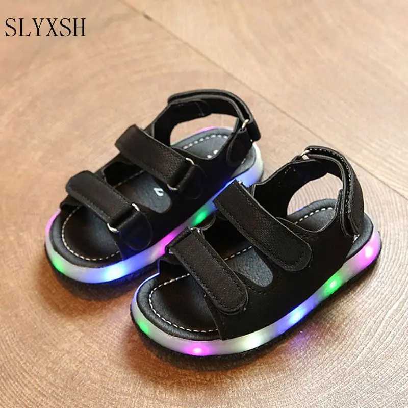 SLYXSH мультфильм светодиодный Милая обувь для девочек из искусственной кожи с подсветкой флэш Дети Сандалии светящиеся сандалии для девочек