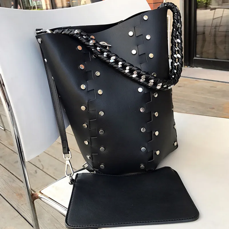 

Chain bucket bag 2017 autumn and winter new handbag rivet large bag shoulder bag