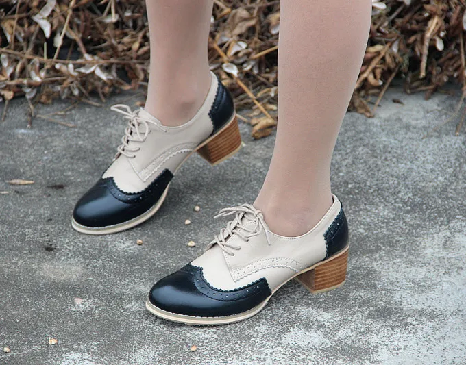 Всесезонные черные и белые кожаные туфли на толстой подошве Женская обувь в британском стиле