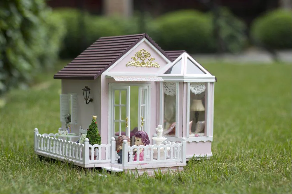 2018 New DIY 3D Mini Toys Stitching Doll House Wooden Educational  with LED+Furniture Toys for children Lover (7)