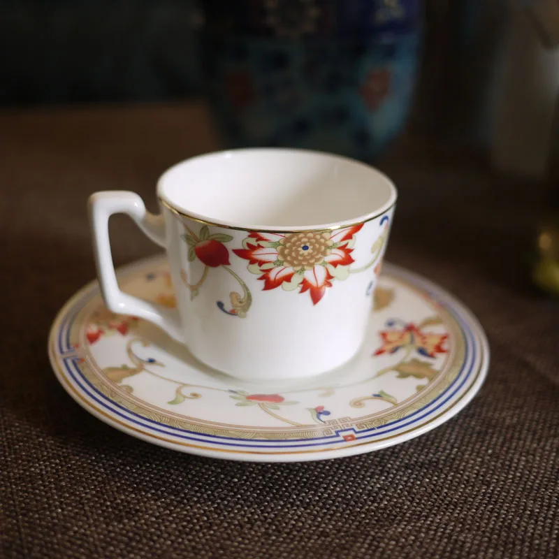 Британский фарфор чайная чашка с блюдцем птица цветок украшение кухня обеденный стол ресторан кофейная чашка набор уникальный подарок для нее - Цвет: Белый