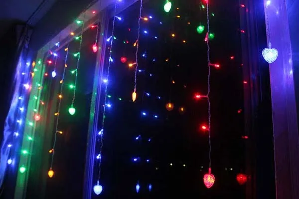 Многоцветный СВЕТОДИОДНЫЙ праздничный светильник в полоску, рождественские, свадебные декоративные лампы для занавесок, 4 м, 100 SMD, 18 сердец, ЕС/США/Великобритания/Австралия