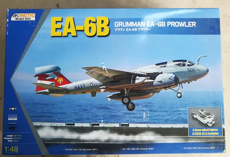 Kinetic 1/48 EA-6B Prowler (новые крылья) с трехколесным тракторным комплектом масштабной