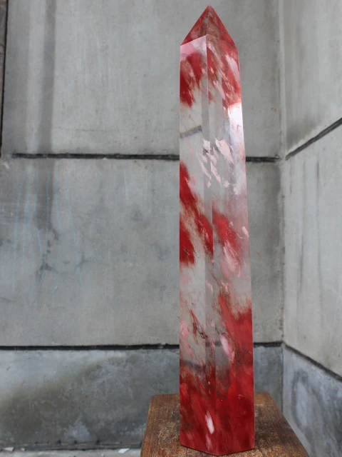 

(48cm) red smelt quartz crystal point wand