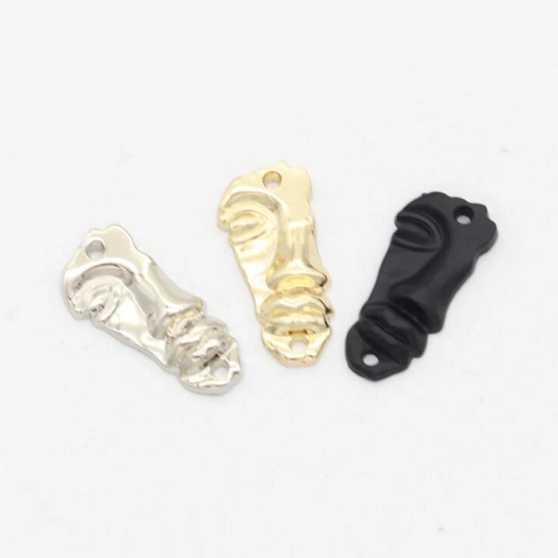 

Custom Zinc Alloy Embossed Face Metal Label for Clothing, Decorative Sewing Tags, 2 Holes, 10mm * 20mm, Brand