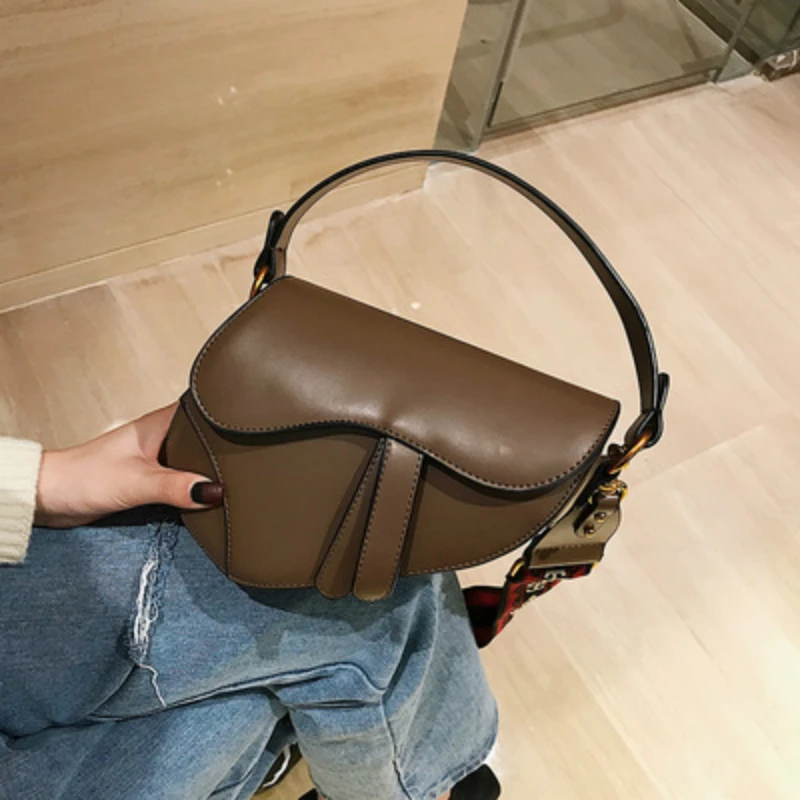 

Retro Small Crossbody bag Women Saddle Bags 2019 Simple Designer Messenger Bags Ladies Vintage Handbags and Purses