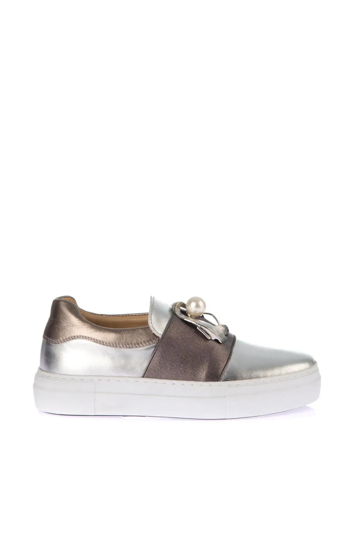 

Pearl Genuine Leather Silver Women Sneaker 120130006599