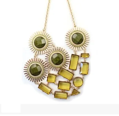 

Designer Fashion Jewelry Imitation Fresh Green Crystal Chrysanthemum Gold Color Alloy Necklace for Women