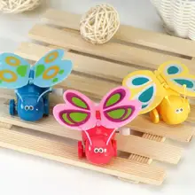 1 шт. мультфильм Пластик Заводные игрушки Цвет ful цепи заводные Бабочка Прогулка с хлопая крыльями Цвет случайный