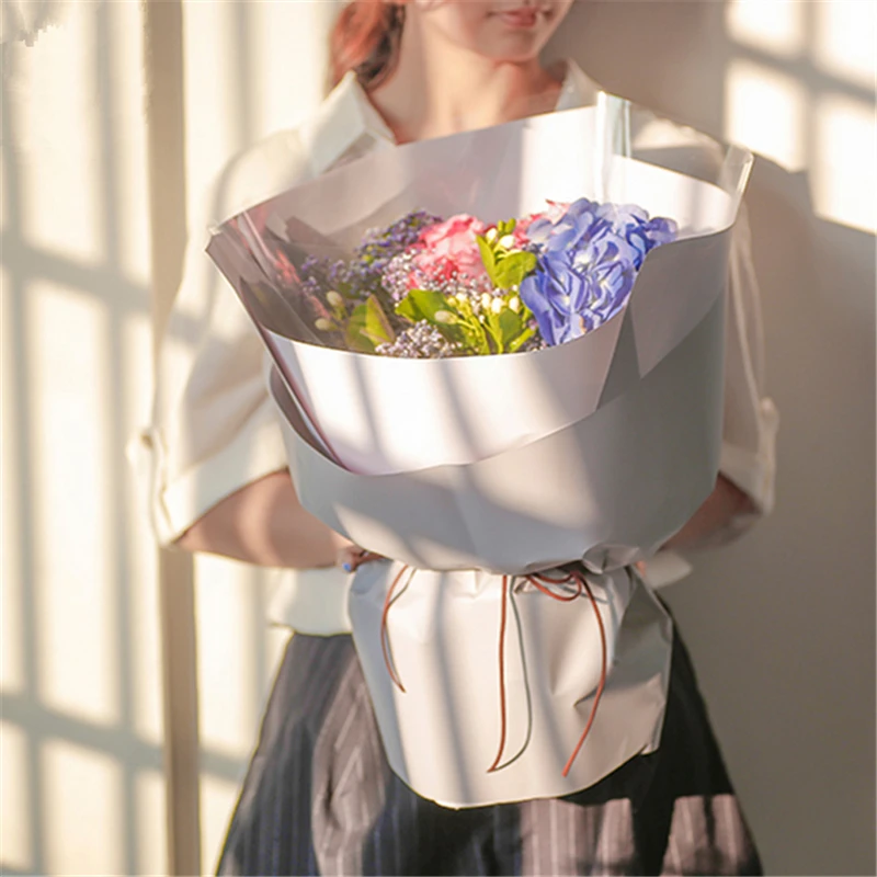 Coreano Impermeabile di Imballaggio Involucro di Carta Da Imballaggio del Regalo di Colore del Doppio Nebbia Fiorista Bouquet di Fiori Forniture 10 pz