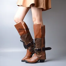 Новинка; высокие сапоги с заклепками на блочном каблуке; цвет коричневый; обувь из искусственной кожи с острым носком и пряжкой; стильные рыцарские сапоги на не сужающемся книзу массивном каблуке со шнуровкой