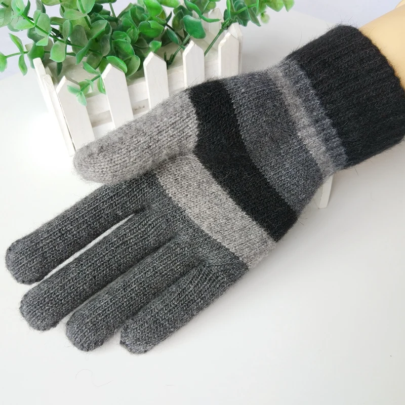 Free shipping 4 Pairs Spring ,Autumn,Winter season's cold preventing gloves suitable  for students and worker protecting gloves