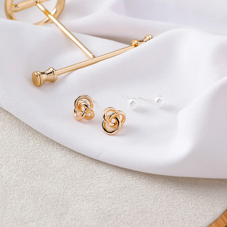 

2019 Knotted Metal Simulated Pearl Earrings Simple Twisted Personality Four-Piece Small Stud Earrings Girl Woman Jewelry Gift