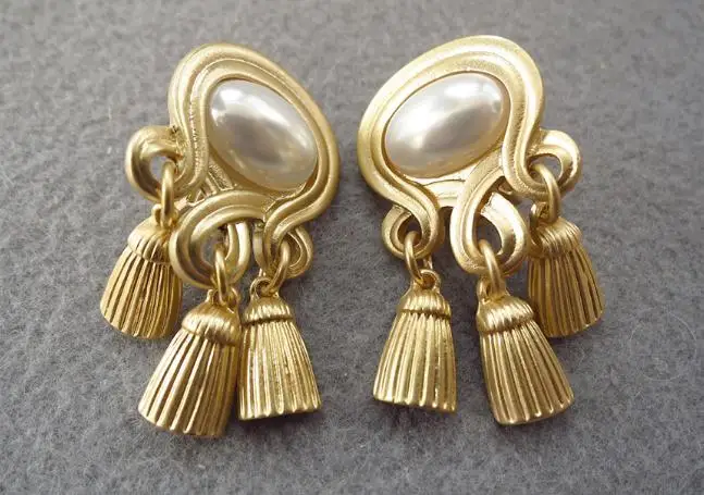 

Timeless Wonder new retro faux pearl tassel Stud statement Earrings Trendy Pop gift bijoux top big runway rare royal design 3725
