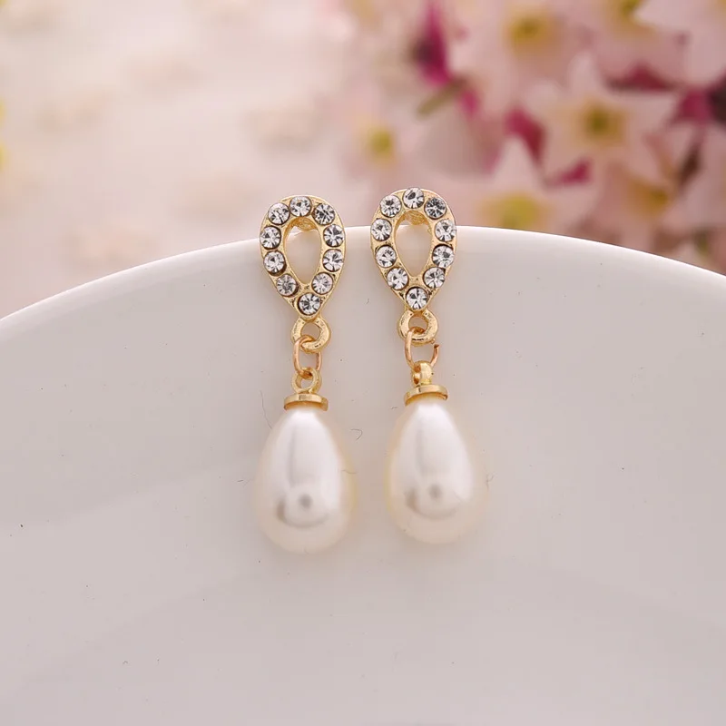 

Jewelry New Brand Design Gold Color Pearl drop Earrings crystal earrings For Women New Accessories Wholesale 2018 Korean jewelr