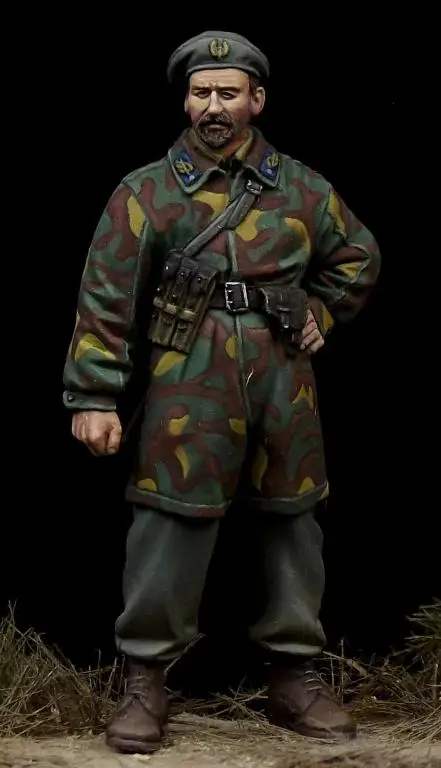 

1/35 Risen Figure Model Kits World War II Italian Paratrooper 2 Unassembly Unpainted