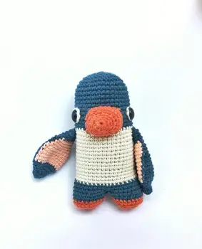 

crochet armigurumi rattle film character penguin model number 838