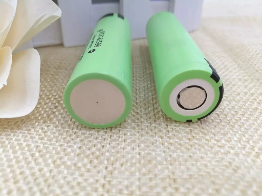 

2PCS 100% New Original NCR18650B 3.7 v 3400 mah 18650 Lithium Rechargeable Battery For Flashlight batteries
