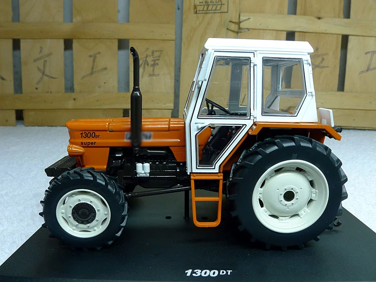 

1:32 1300 DT Alloy Agricultural Vehicle Model Tractor model Collection model