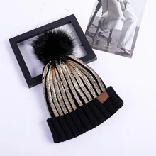 Новинка года, зимняя хлопковая теплая вязаная зимняя женская шапка в повседневном стиле,, штампованные шарики из искусственного меха для женщин, для студенток