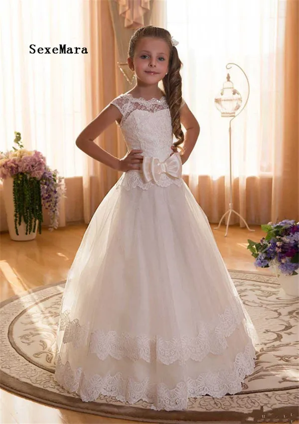 Wit Ivoor Kant Bloem Meisje Jurken voor Bruiloften Lace Up Back met Boog Eerste Communie Jurken voor Meisjes Wit Ivoor Kant Bloem Meisje Jurken voor Bruiloften Lace Up Back met Boog Eerste Communie Jurken voor Meisjes