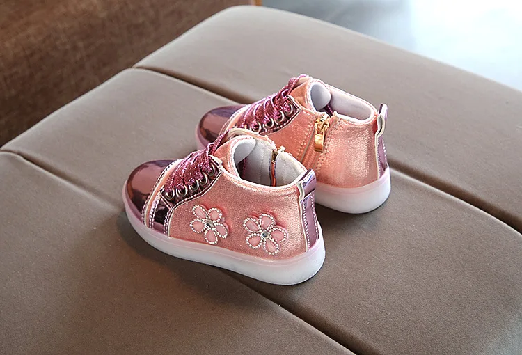 Светодиодный свет детские ботинки для девочек модные цветы принцесса обувь мягкая подошва ботинки для малыша кроссовки для младенцев