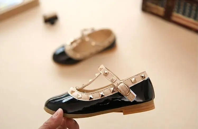 Bekamille 2021 New Girls Sandals Kids Leather Shoes Children Rivets Leisure Sneakers Hot Girls Princess Dance Shoes
