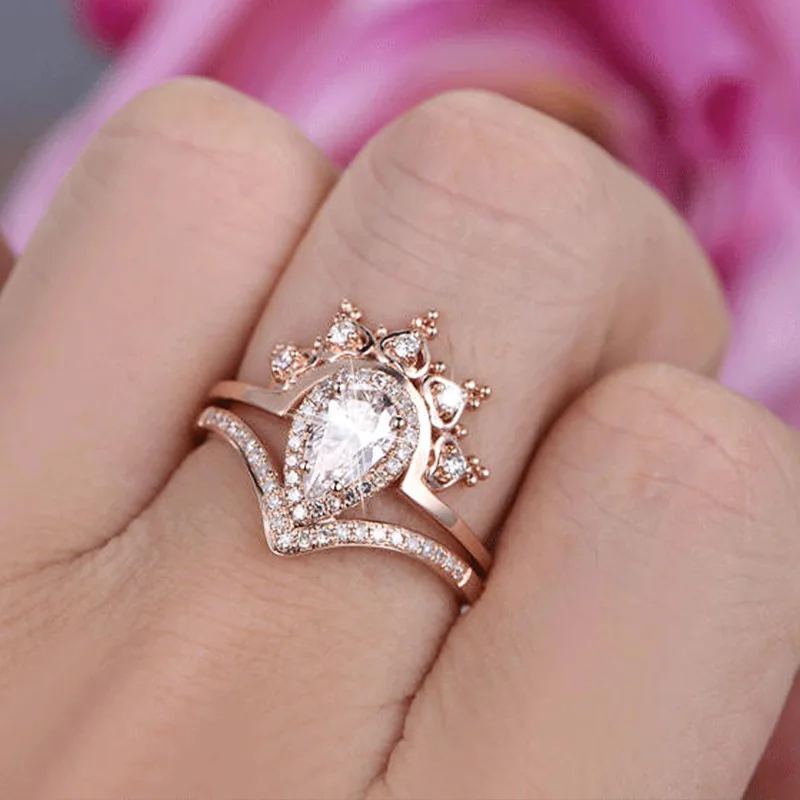 

Huitan Fashion Ring Set For Women Noble Queen Crown Design With Oval Setting 2PC Wedding Ring Micro Paved Dreaming Bridal Ring