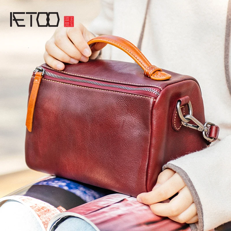 

AETOO Handmade retro soft cowhide simple leather locomotive hand carrying small packets shoulder oblique cross female bag