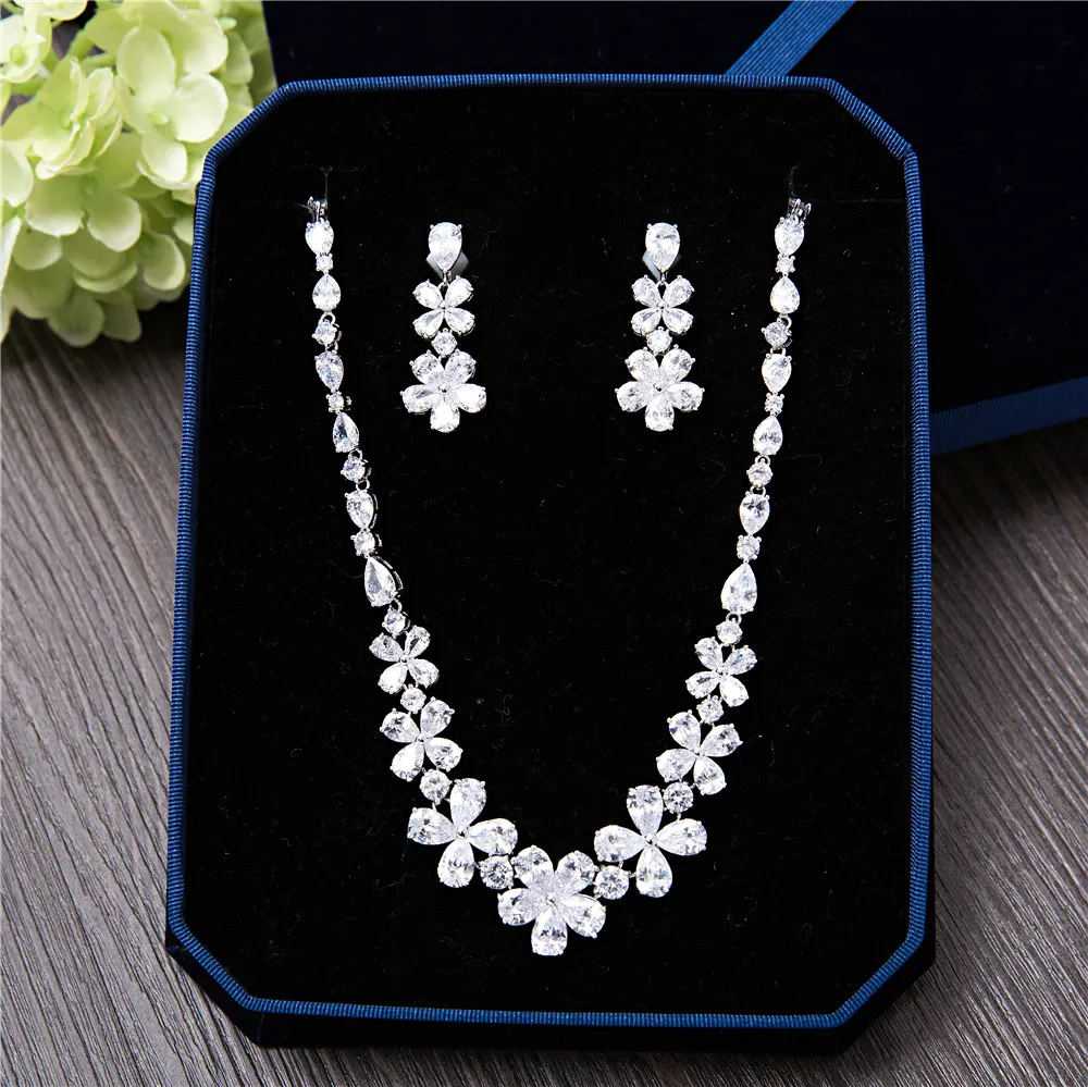 

Silver-Tone Clear Cubic Zirconia Romantic Brides Jewelry Sets Flower Necklace Dangle Earrings Summer Collar Choker for Wedding