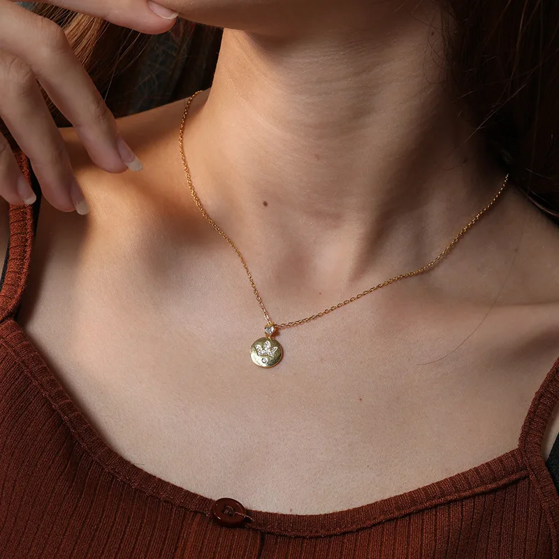 

Silvology 925 Sterling Silver Zircon Crown Necklace Gold Round Western Style Pendant Necklace For Women 2019 Festival Jewelry