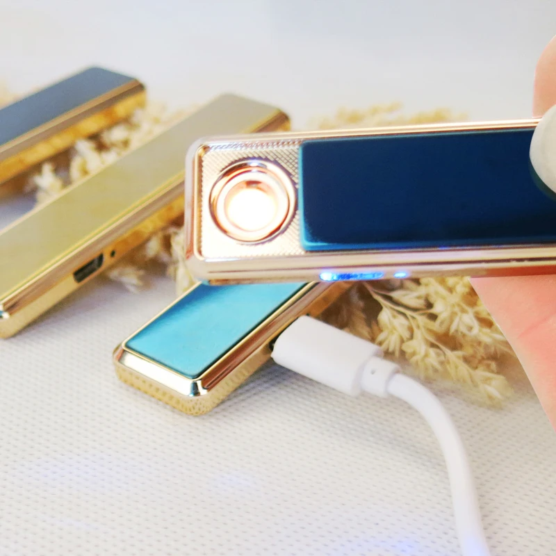 Три Цвет ветрозащитный металла ниспадающего USB зарядки легче