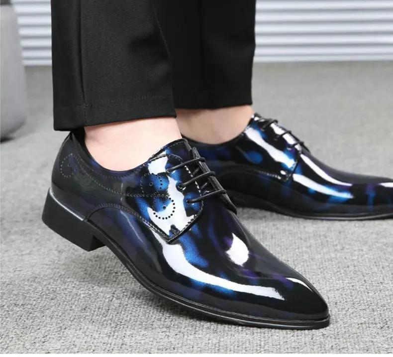 Men's Casual Shoes Moccasins Men Breathable Moccasins Men Red Solid Lace-Up Oxford Shoes for Mens Big Size 46 47 48 with Socks   (13)