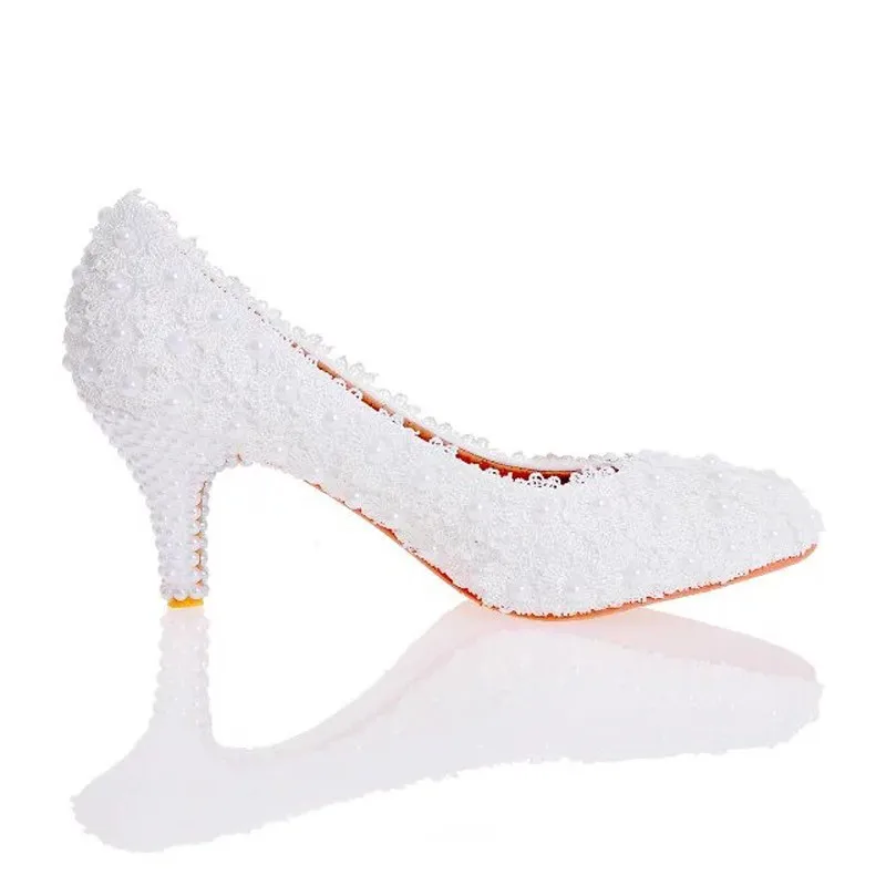 Кружевные свадебные туфли с цветком красивые женские туфли-лодочки ручной работы на высоком каблуке для девичников и выпускного бала туфли для невест белого розового черного синего цвета