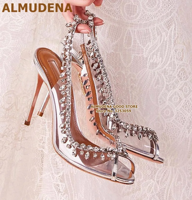 ALMUDENA/Изящные Серебристые прозрачные свадебные туфли из ПВХ с открытым носком и эластичными лентами; обувь со стразами Стразы