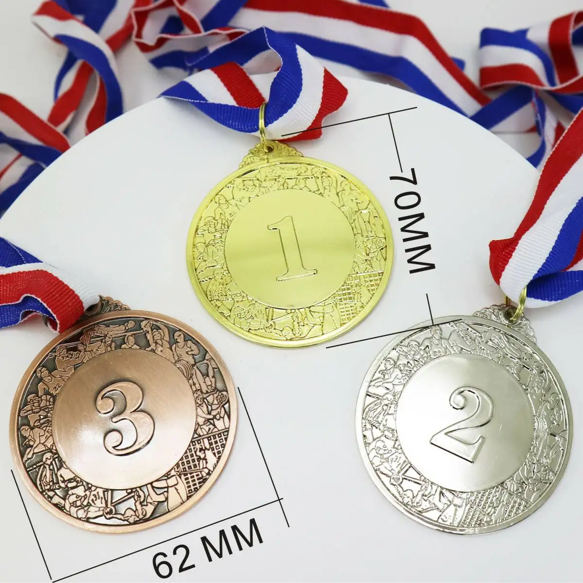 

Size 70*62MM Number Medals 1Set Contain 1pcs NO.1 Gold Color Medal and 1pcs NO.2 Silver Gold Medal and 1pcs NO.3 Branze Medal