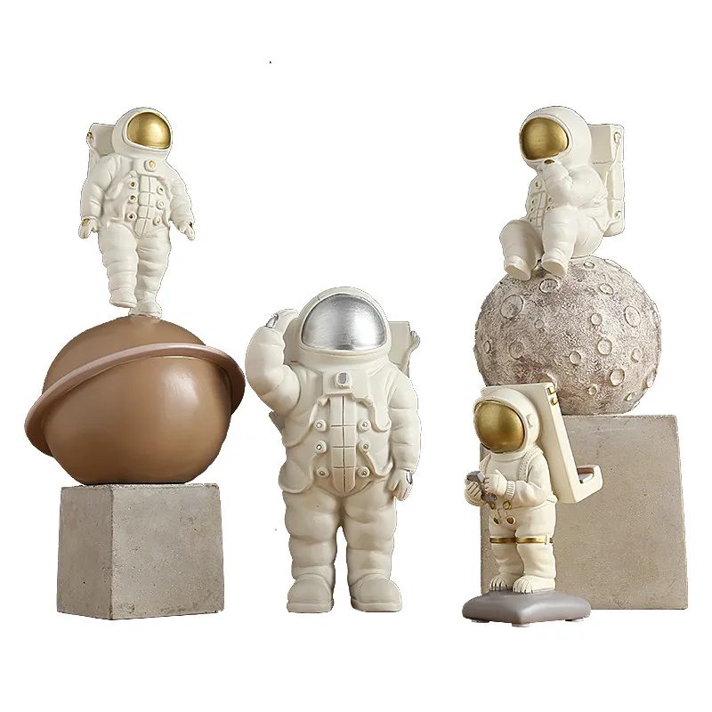 

Space Man Sculpture Wandering Earth Astronaut Ornament Model Cosmonaut Statue Figurine Resin Art&Craft Home Decorations R111