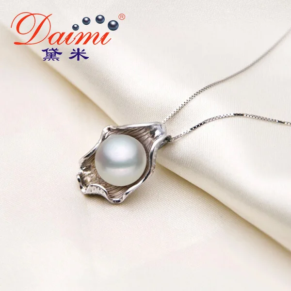 UNIQUE Brand New Pearl Necklace Women Designer Classcial Silver Pendant Necklaces Pearl Jewelry for Summer