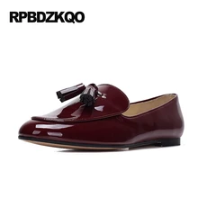 Красное вино ретро Круглый носок кисточка Дизайнерская обувь женская роскошь лакированная кожа надевать плоские бахрома лоферы Британский стиль черный последние красивая отправка капель Мода европейская весенняя
