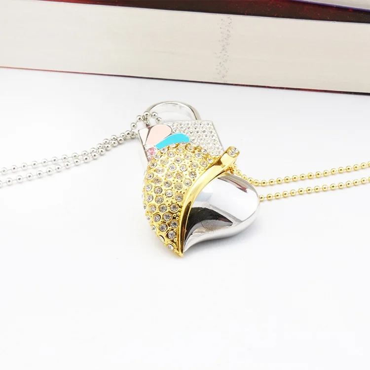 3938958101_1046639178