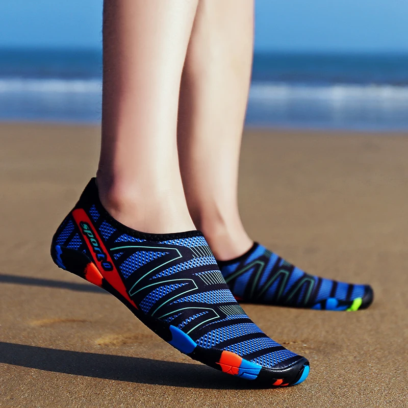 Уличные дышащие ультралегкие кроссовки; пляжная летняя обувь для мужчин и женщин; пляжная обувь для плавания; обувь для влюбленных; большие размеры - Цвет: Тёмно-синий