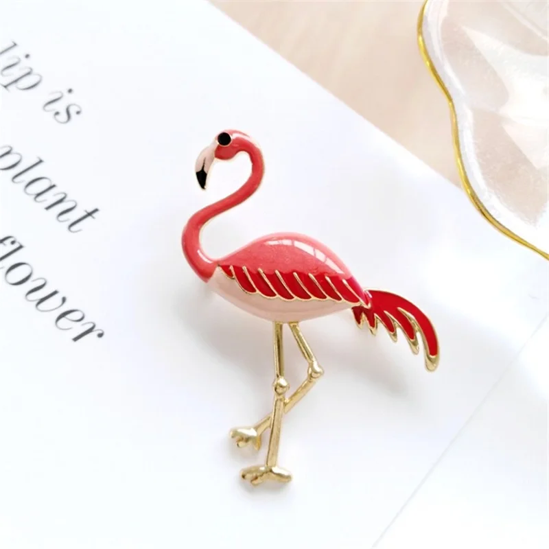 

2018 Japanese cute animal enamel brooch cartoon Flamingos Badge Button Lapel Pin gifts for kid women jewelry fashion accessories
