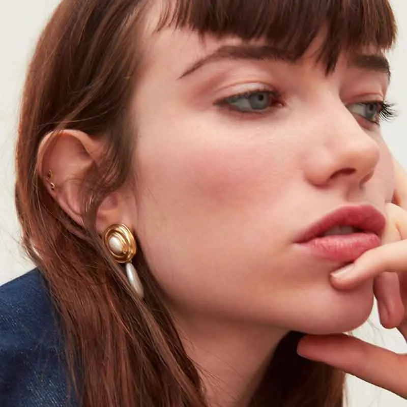 Fashion-New-Metal-Pearl-Earring-Creative-Simulated-Irregular-White-Pearl-Gold-Plate-Drop-Dangle-Earring-Women (1)