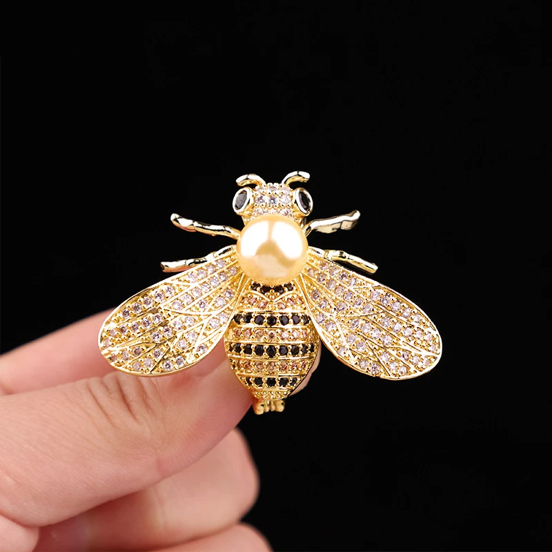 

Pins Bee Brooch For Women Accessories Gifts For Cute Baby Lovely Scarf Pin Vintage Karl Jewelry Lapel Pin Baby Hat Enamel Pins